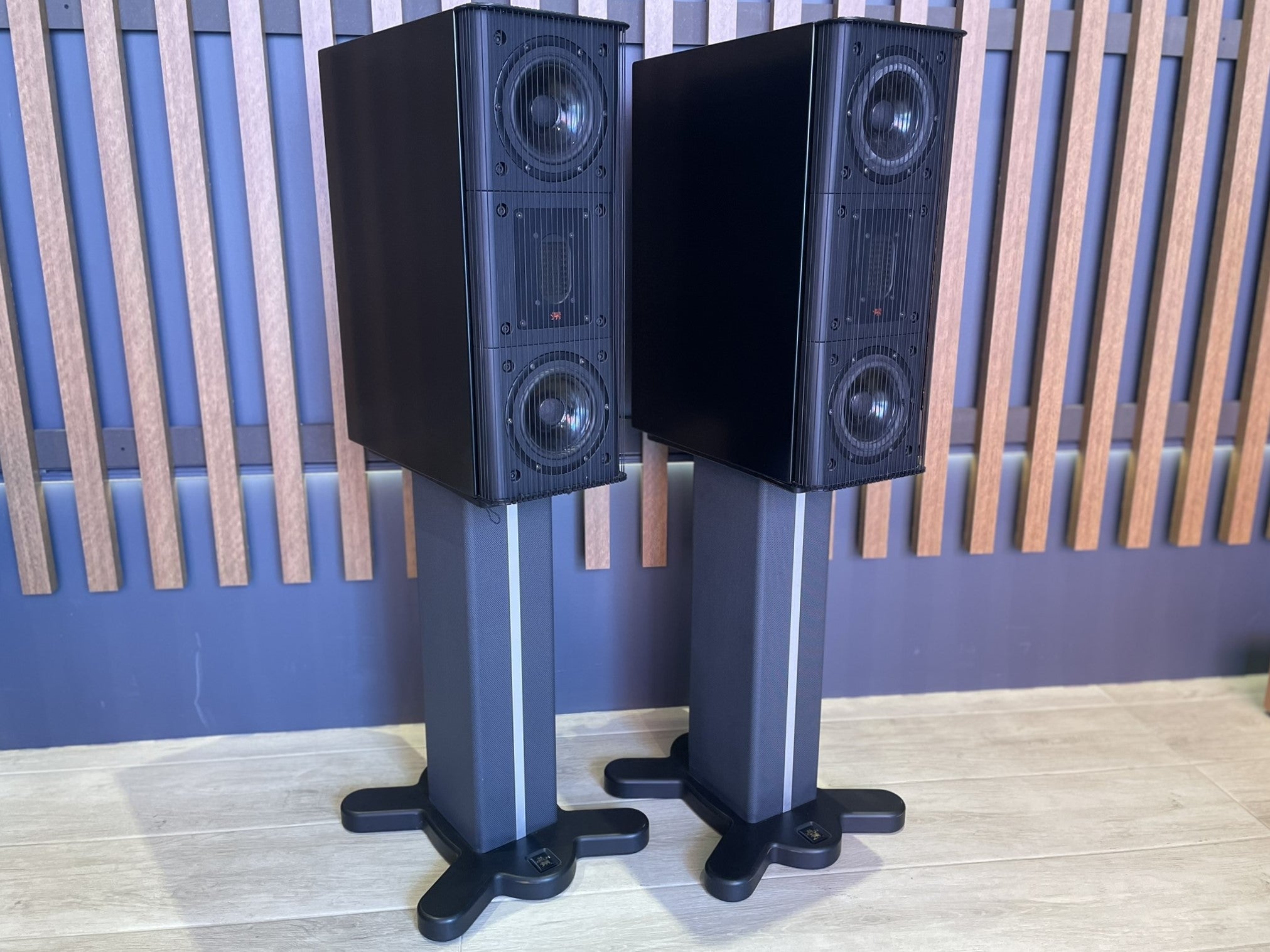 Gryphon Mojo Bookshelf Speakers with Stands - Consignment