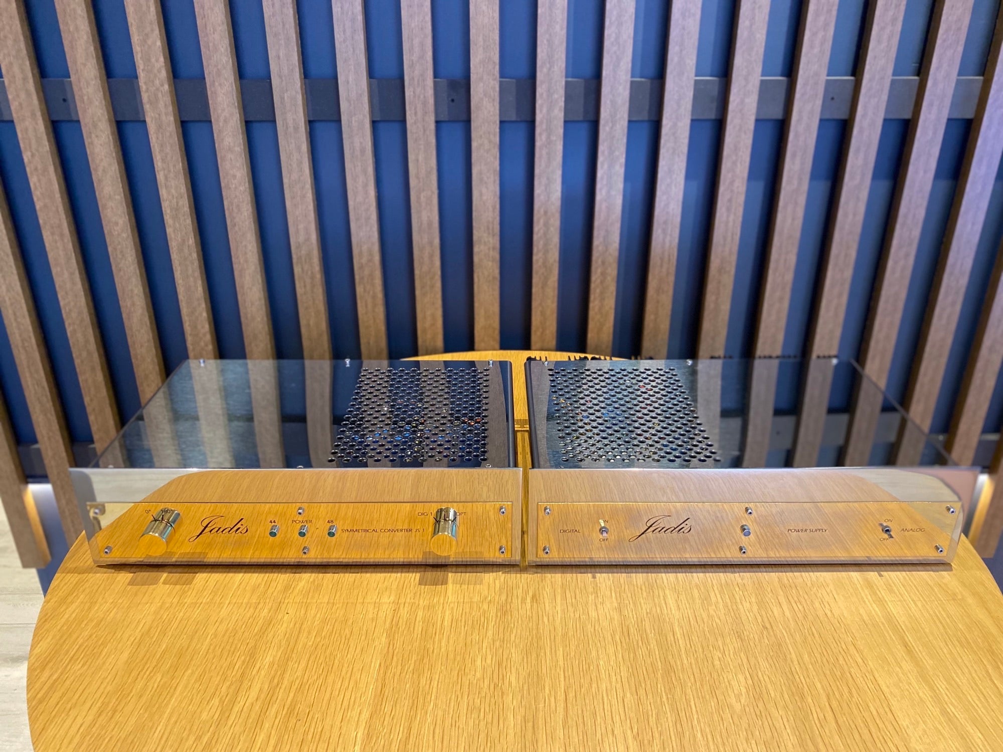 Jadis JS1 (MK1) DAC with Power Supply - As Traded