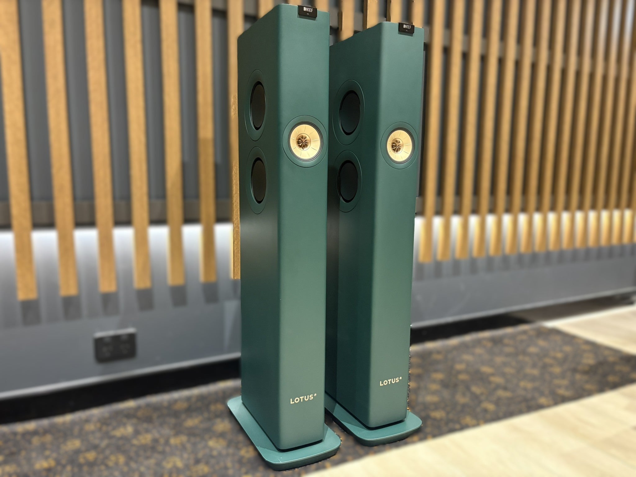 KEF LS60 Wireless Floorstanding Speakers Lotus Edition - As Traded