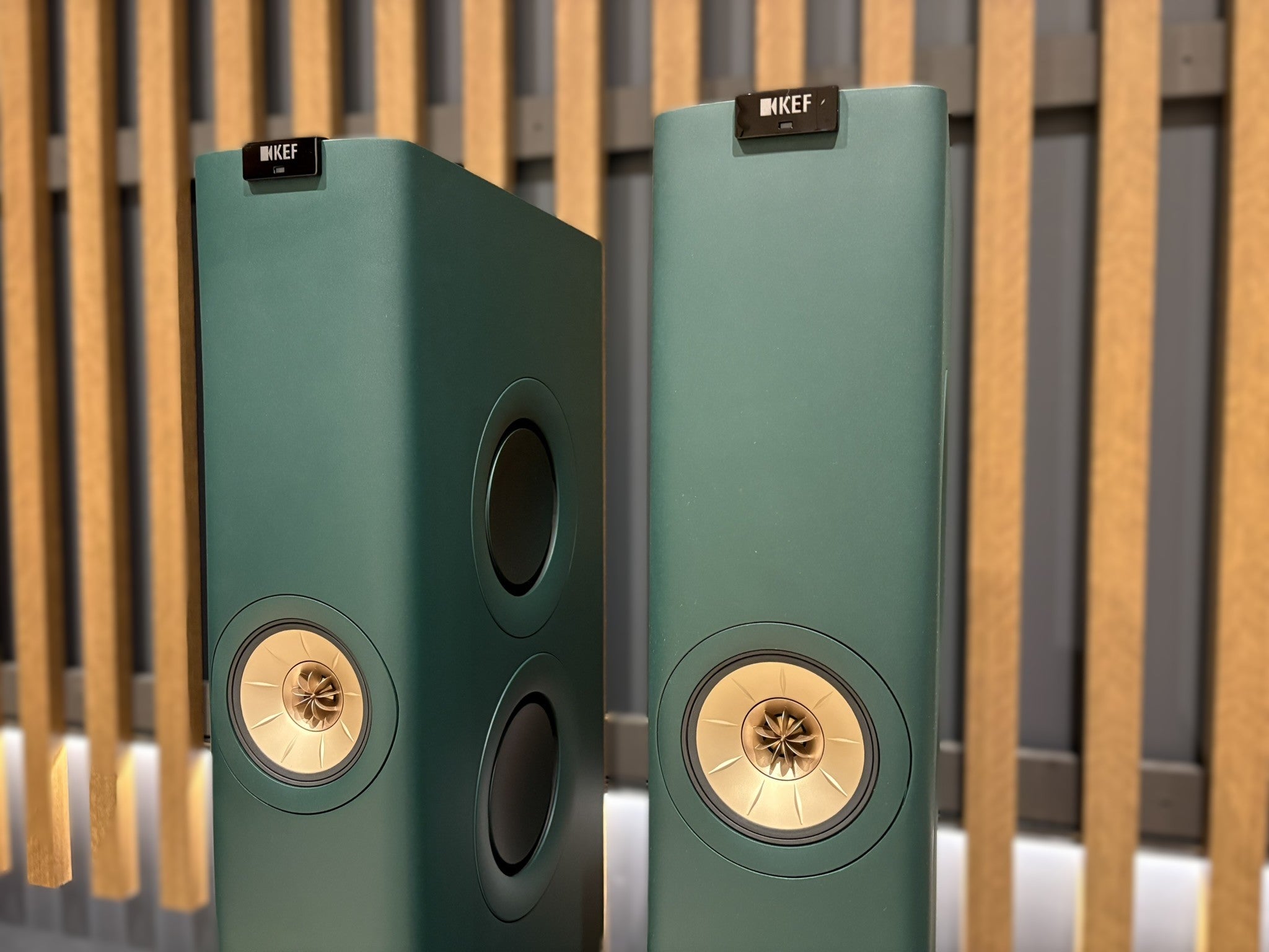 KEF LS60 Wireless Floorstanding Speakers Lotus Edition - As Traded