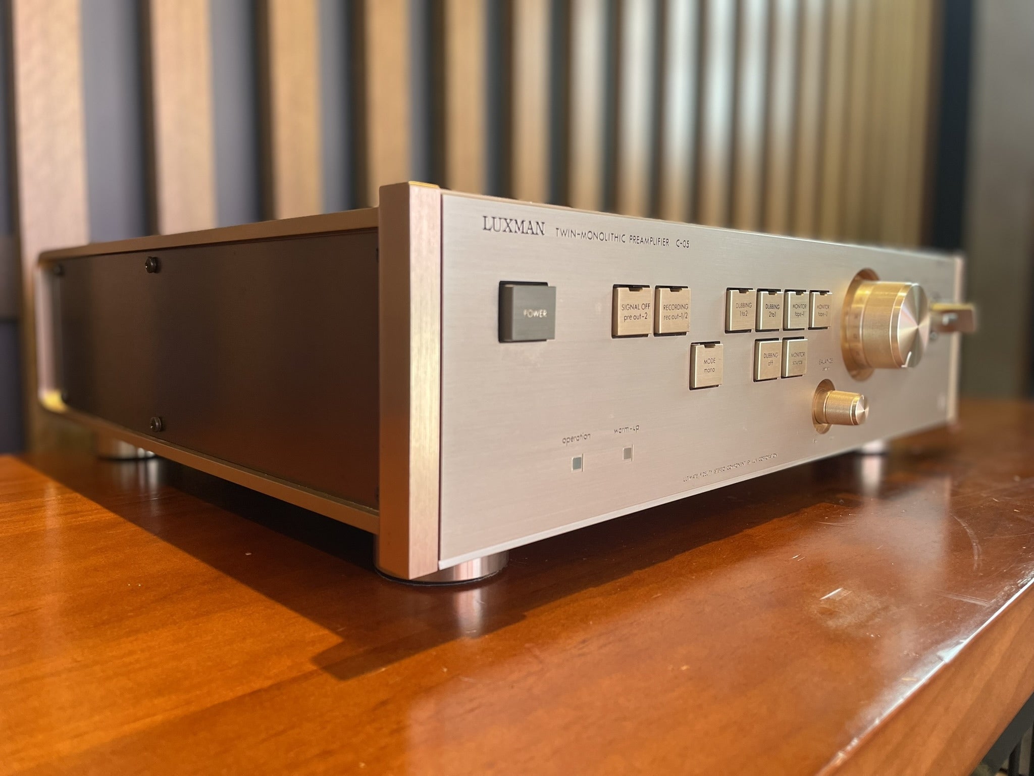 Luxman C-05 Preamplifier and M-05 Stereo Power Amplifier Combo - Consignment