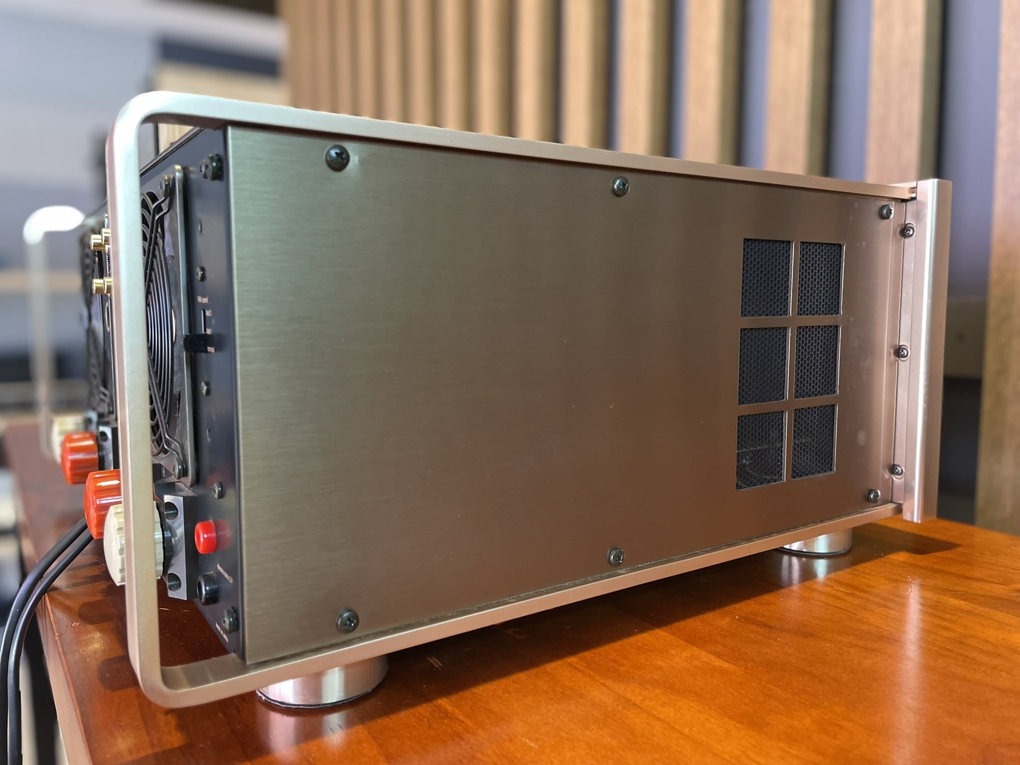 Luxman C-05 Preamplifier and M-05 Stereo Power Amplifier Combo - Consignment