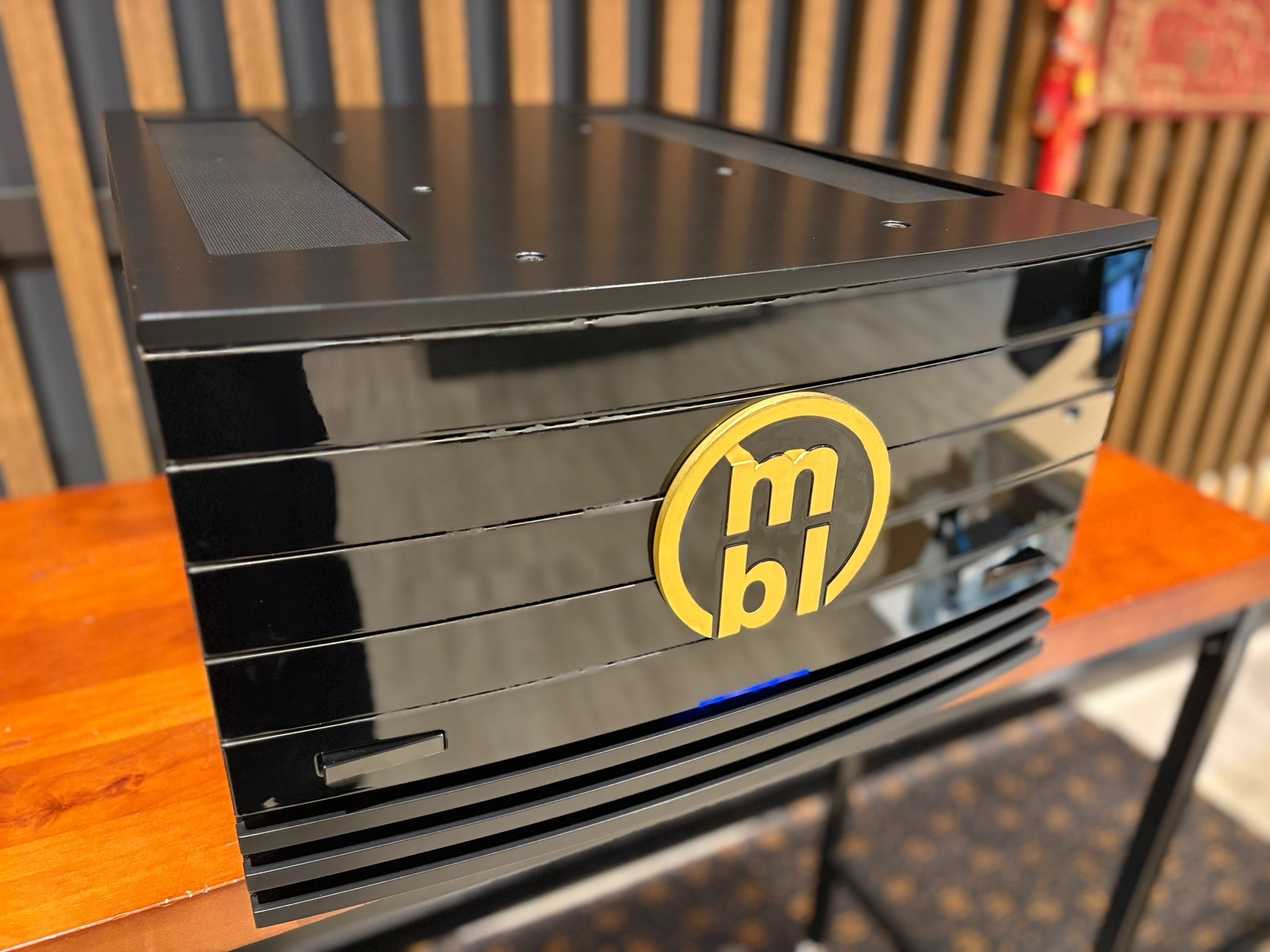 MBL 9008 Stereo Power Amplifier - Consignment