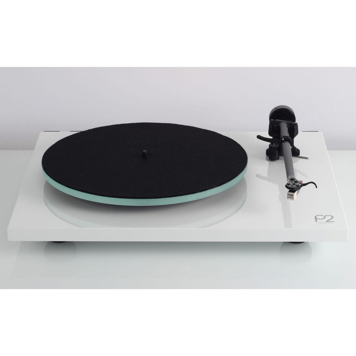 Rega Planar 2 Turntable white