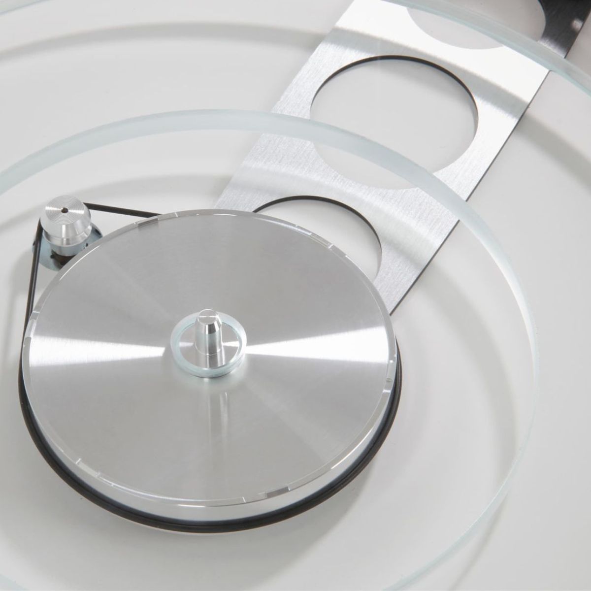 Rega Planar 6 Turntable white zoom