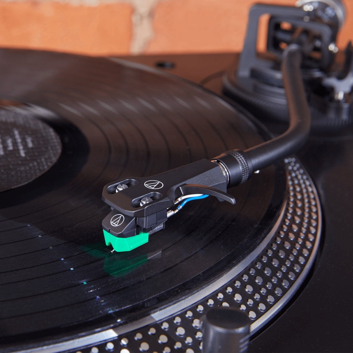 audio-technica-at-vm95eh-lifestyle2_compressed