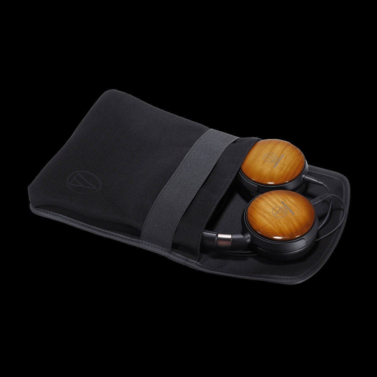 audio-technica-ath-wp900-pouch-open