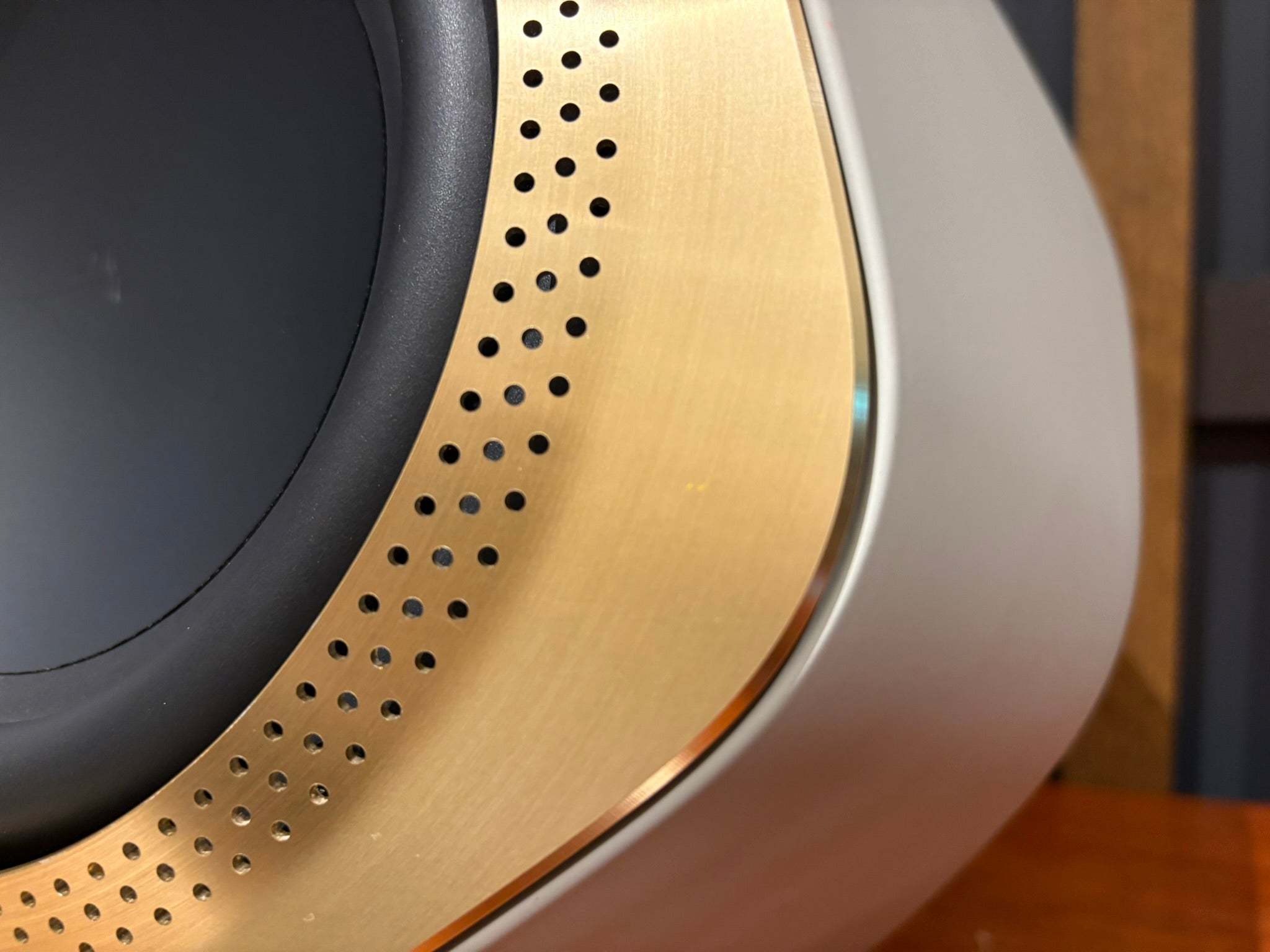 Bang & Olufsen Beolab 19 Subwoofer, White Gold Tone - Consignment