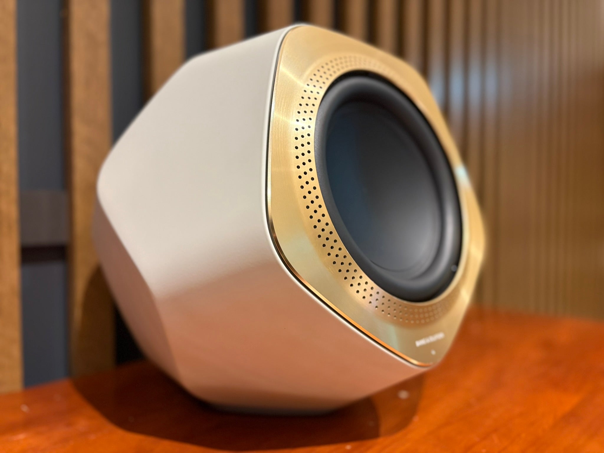 Bang & Olufsen Beolab 19 Subwoofer, White Gold Tone - Consignment
