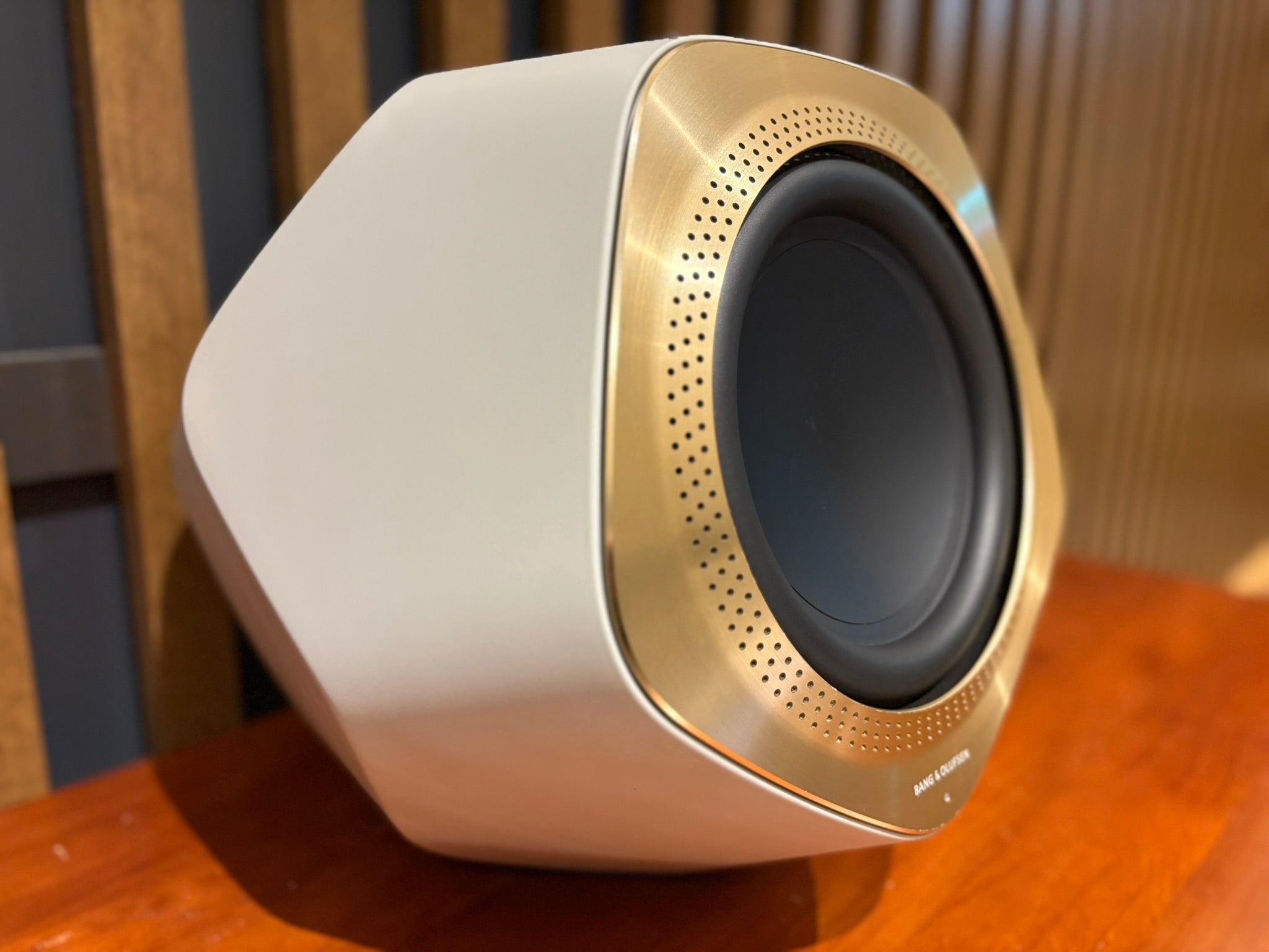 Bang & Olufsen Beolab 19 Subwoofer, White Gold Tone - Consignment