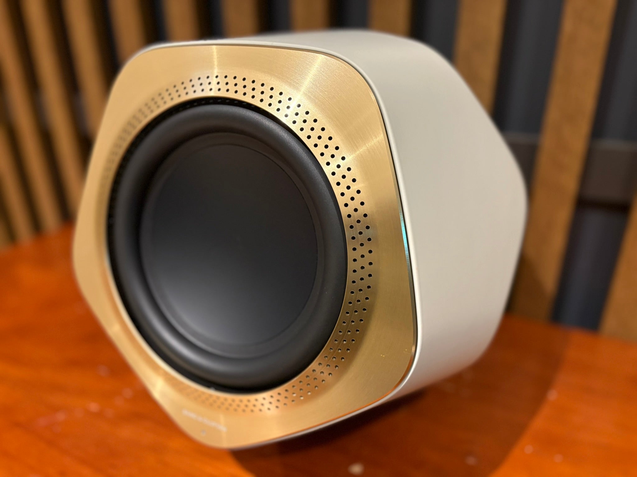 Bang & Olufsen Beolab 19 Subwoofer, White Gold Tone - Consignment