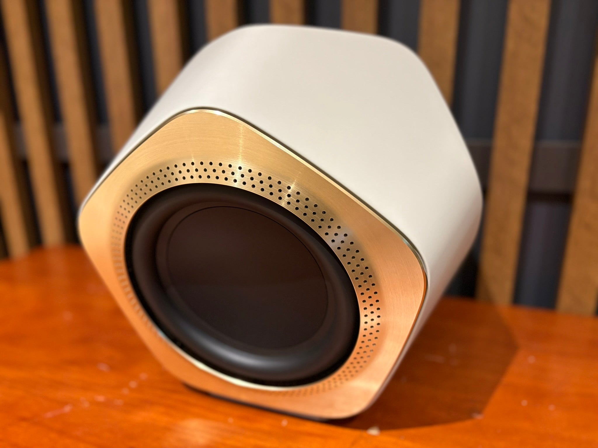 Bang & Olufsen Beolab 19 Subwoofer, White Gold Tone - Consignment