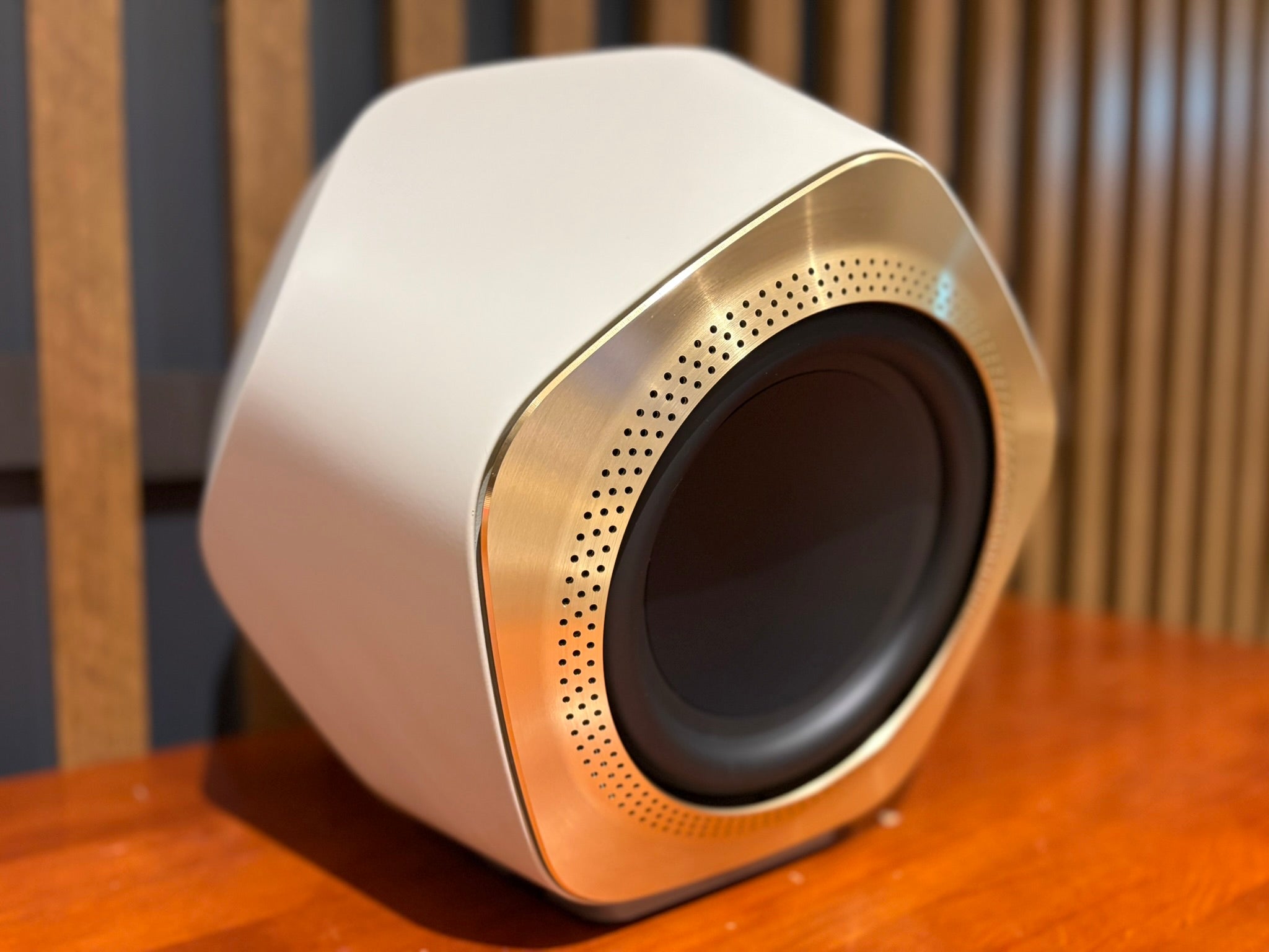 Bang & Olufsen Beolab 19 Subwoofer, White Gold Tone - Consignment