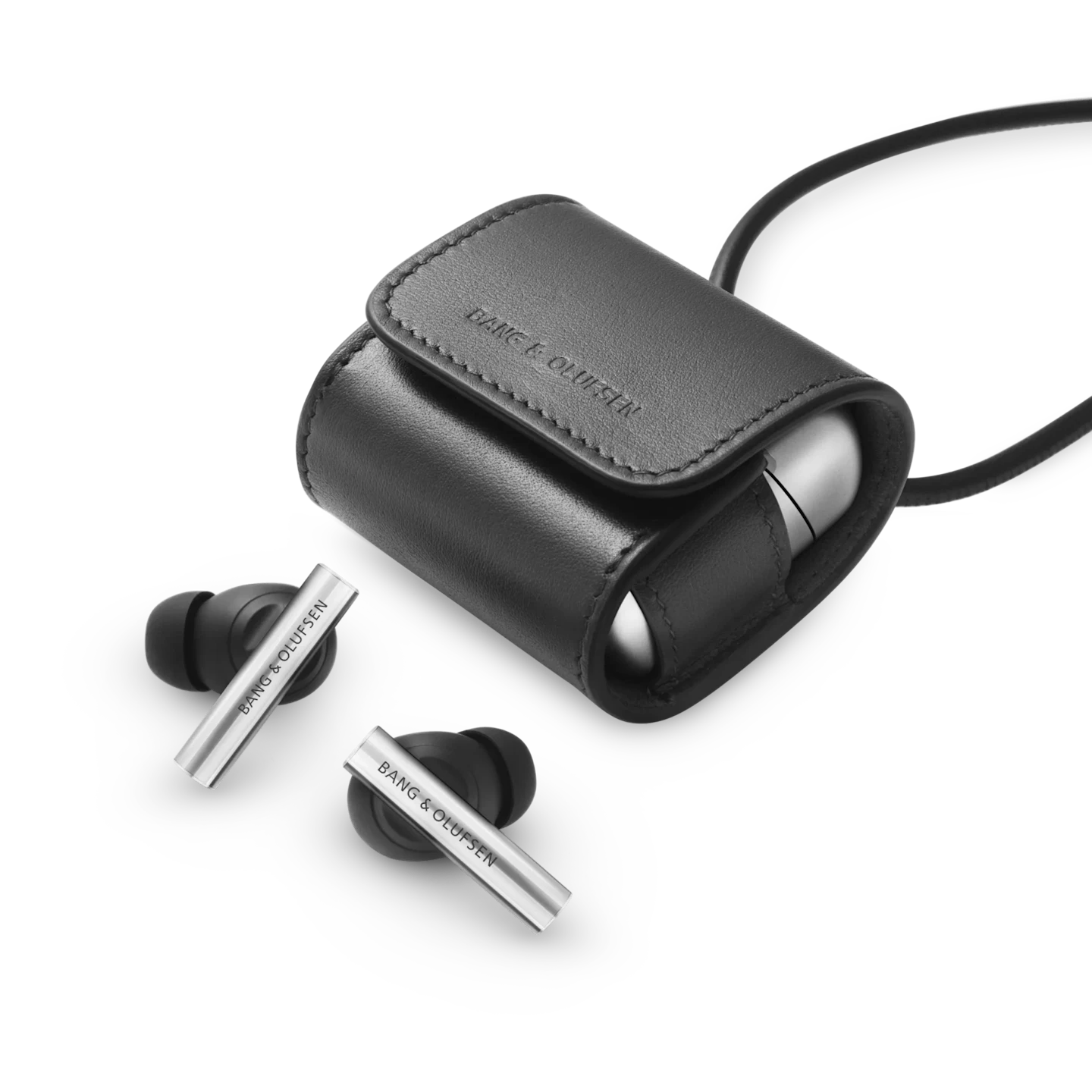 beograce-pouch-infiniteblack-with-earbuds