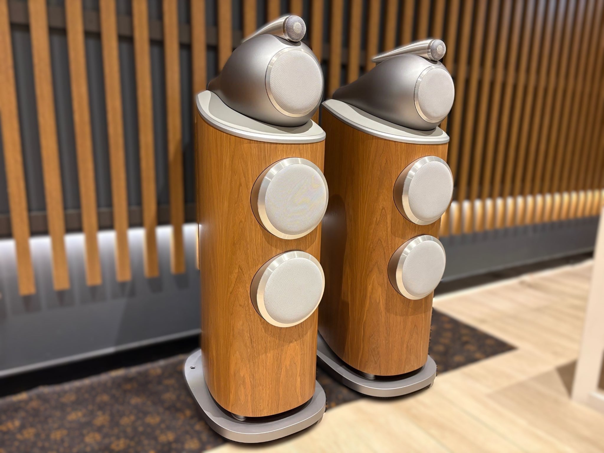 Bowers and Wilkins 802 D4 Floorstanding Speakers - Consignment