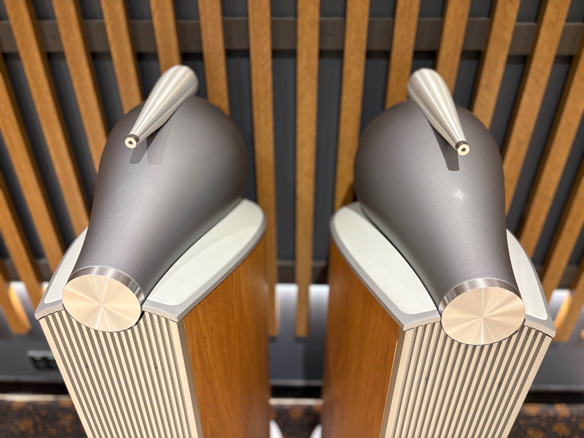 Bowers and Wilkins 802 D4 Floorstanding Speakers - Consignment