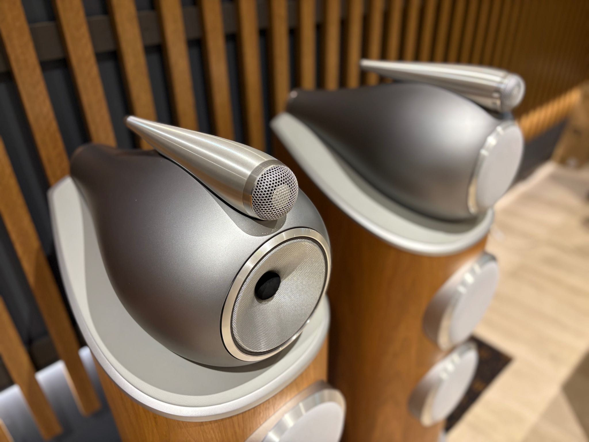 Bowers and Wilkins 802 D4 Floorstanding Speakers - Consignment