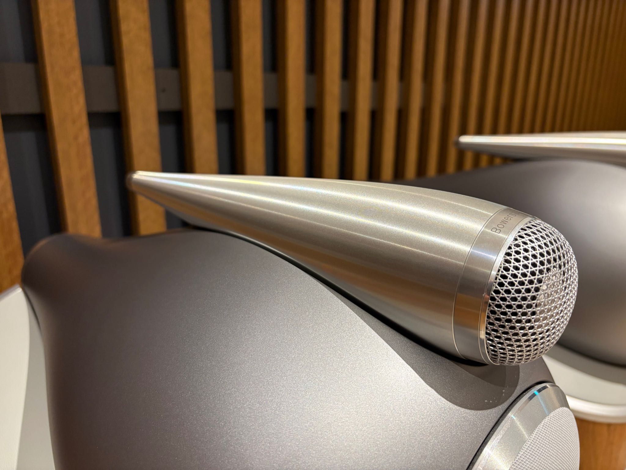 Bowers and Wilkins 802 D4 Floorstanding Speakers - Consignment