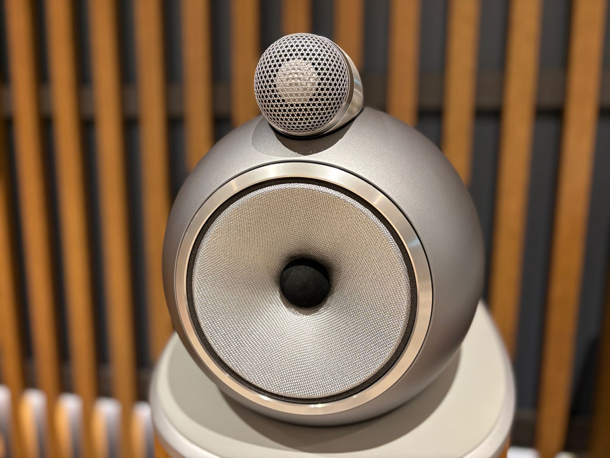 Bowers and Wilkins 802 D4 Floorstanding Speakers - Consignment