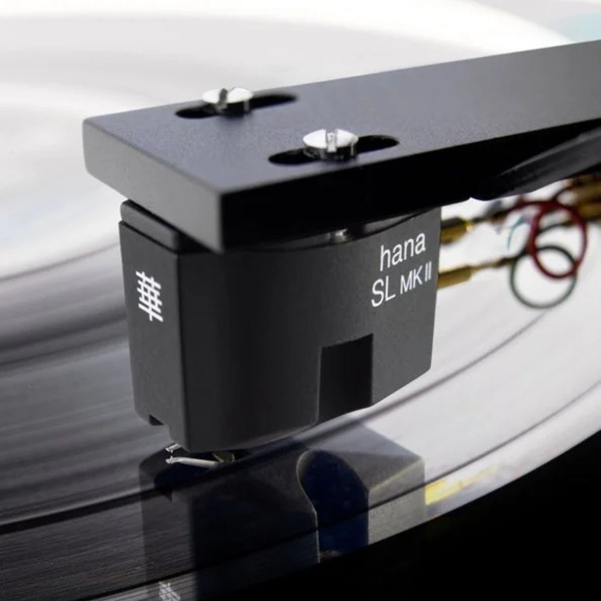 hana-sl-mk2-shibata-mc-cartridge-front-angled-action