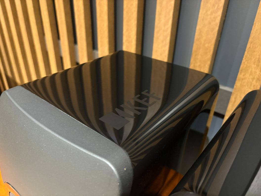 kef-ls50-mk1-black-copper-top-logo