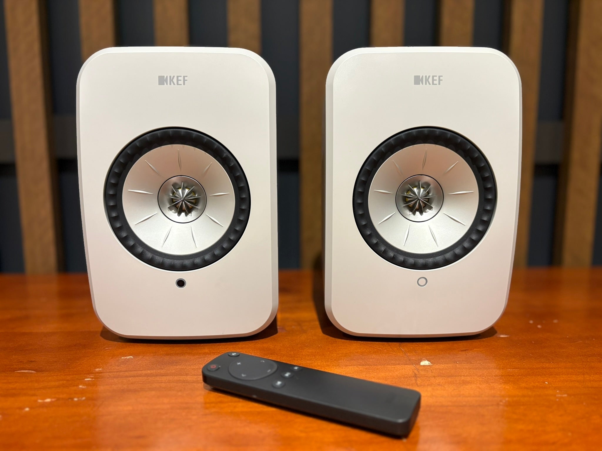KEF LSX II LT - Active Wireless Loudspeakers (LSX2 LT), Stone White -