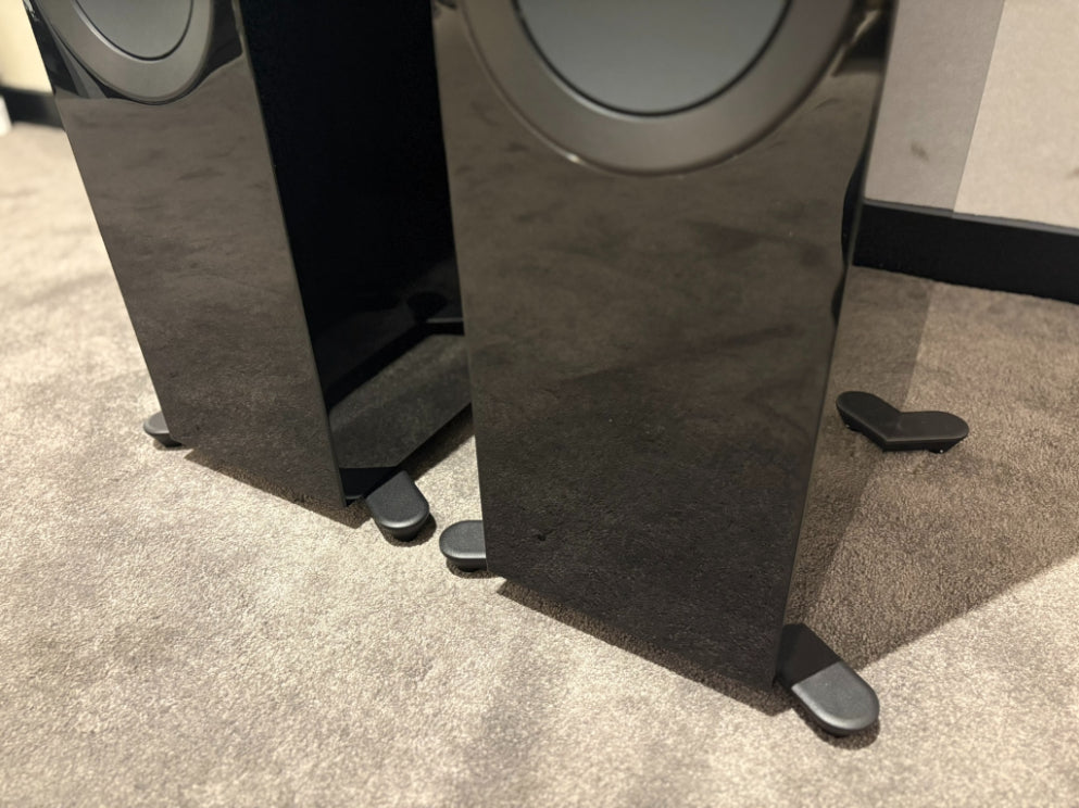 KEF R11 Floorstanding Speakers (Non-Meta), Gloss Black / Grey Drivers - Consignment