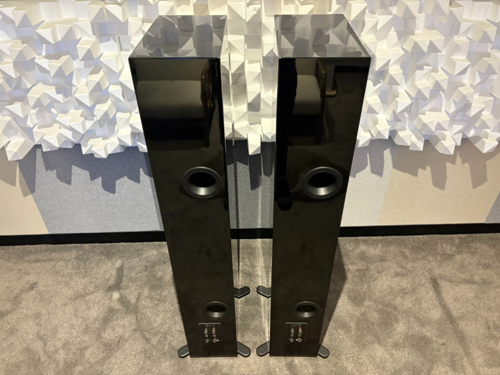 KEF R11 Floorstanding Speakers (Non-Meta), Gloss Black / Grey Drivers - Consignment