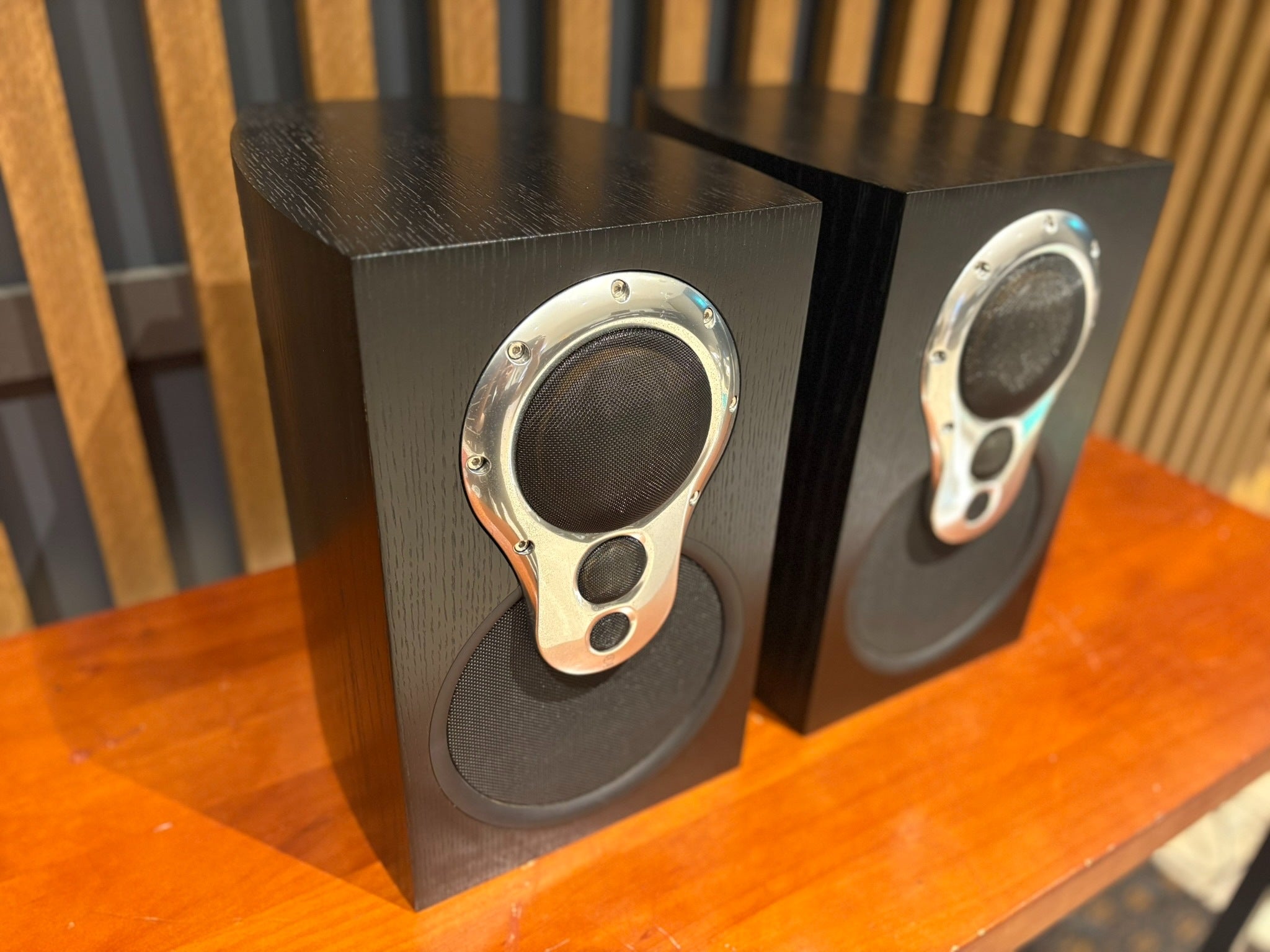 Linn Akudorik Passive Bookshelf Speakers, Black - As Traded