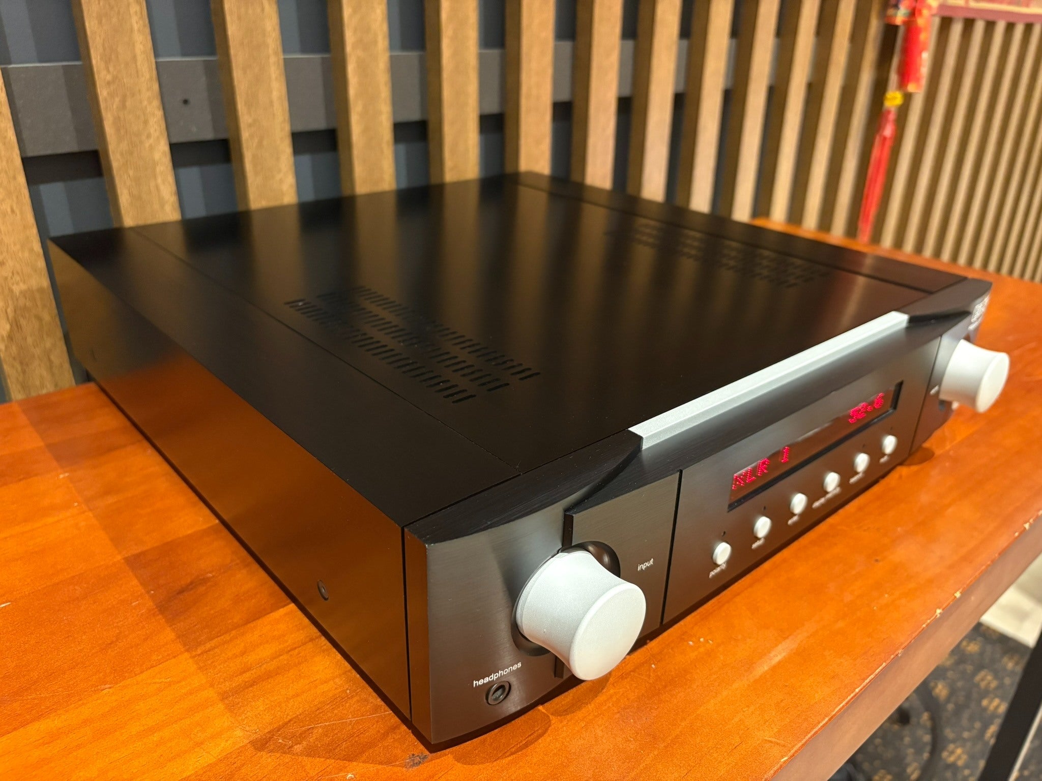 Mark Levinson No.526 Preamplifier with Phonostage and DAC - As Traded
