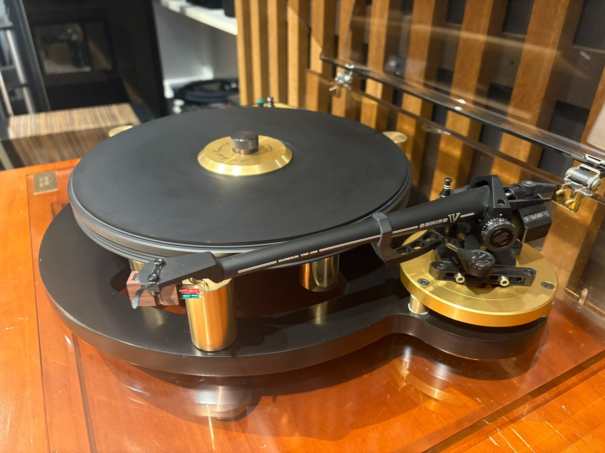 Michell GyroDec Turntable w Gyropower QC Power Supply and SME V Tonearm - Consignment