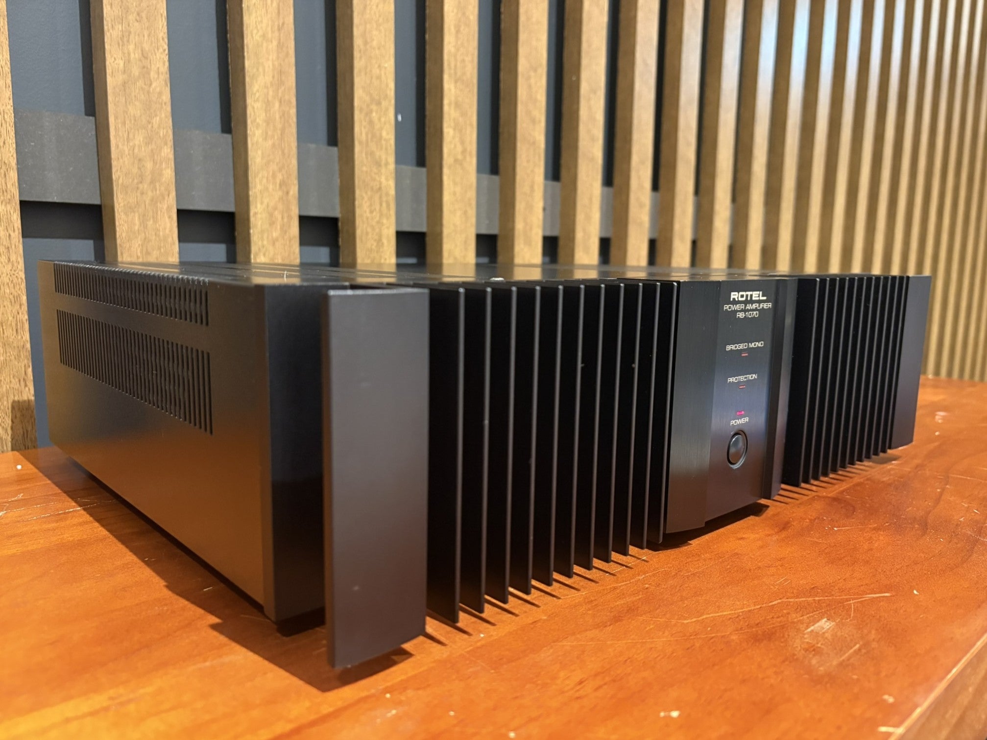 Rotel RB-1070 Stereo Power Amplifier, Black - Consignment