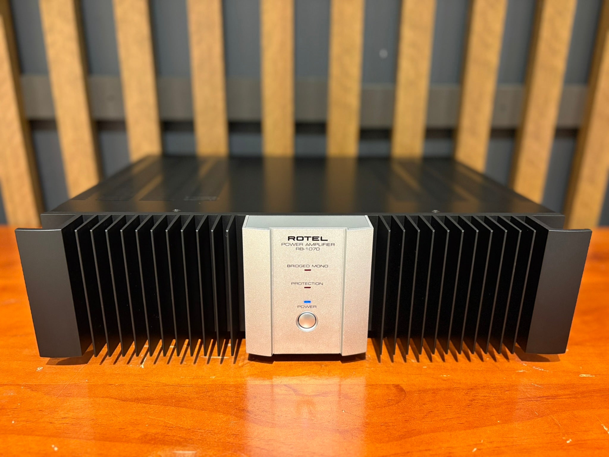 Rotel RB-1070 Stereo Power Amplifier, Silver - Consignment