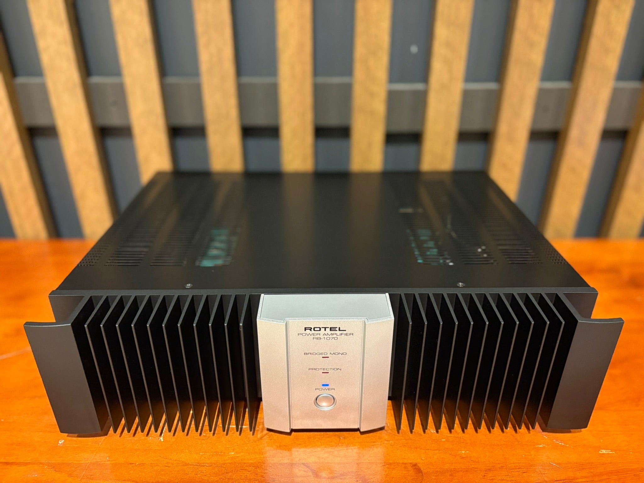 Rotel RB-1070 Stereo Power Amplifier, Silver - Consignment