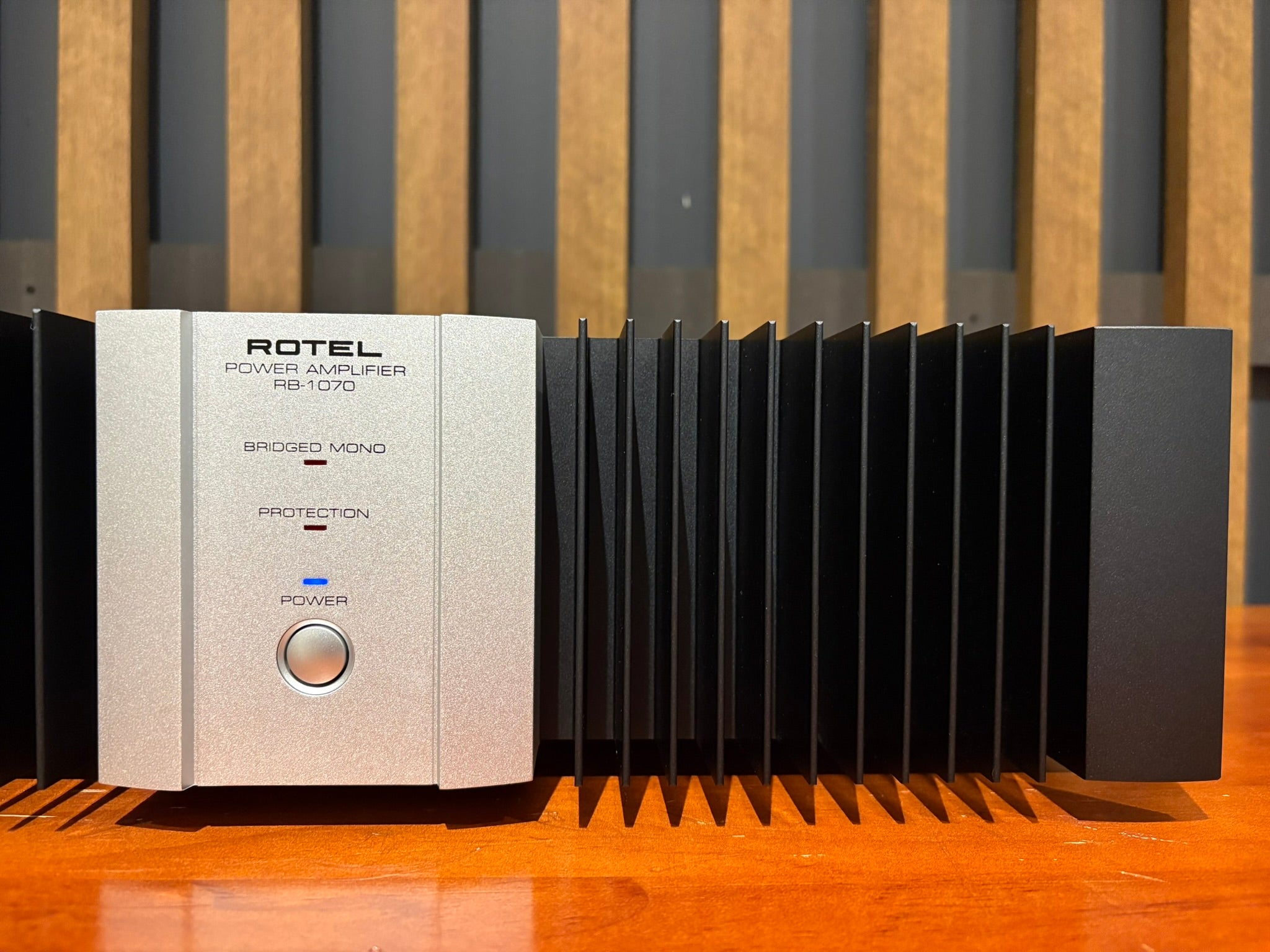 Rotel RB-1070 Stereo Power Amplifier, Silver - Consignment