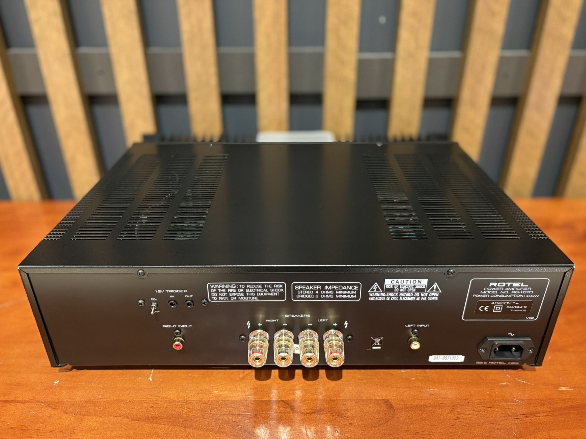 Rotel RB-1070 Stereo Power Amplifier, Silver - Consignment
