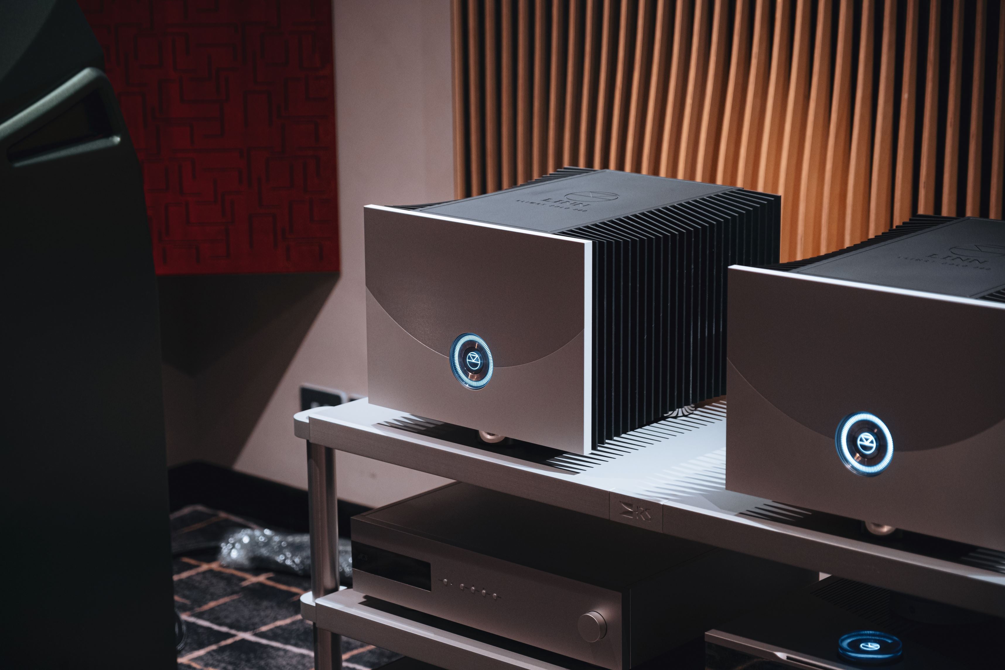 Silver Linn Klimax Solo 800 Mono Amplifier in Situ