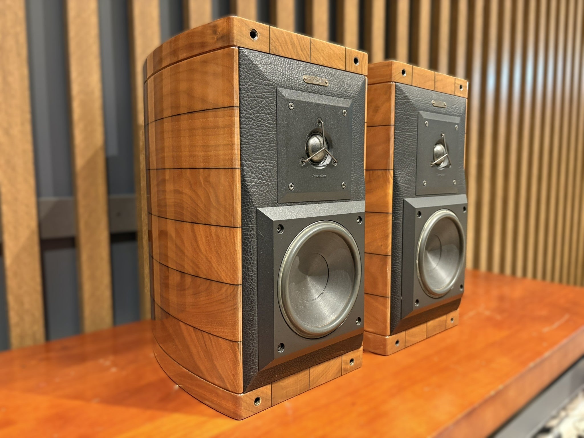 Sonus Faber Guarneri Homage Bookshelf Speakers - Consignment