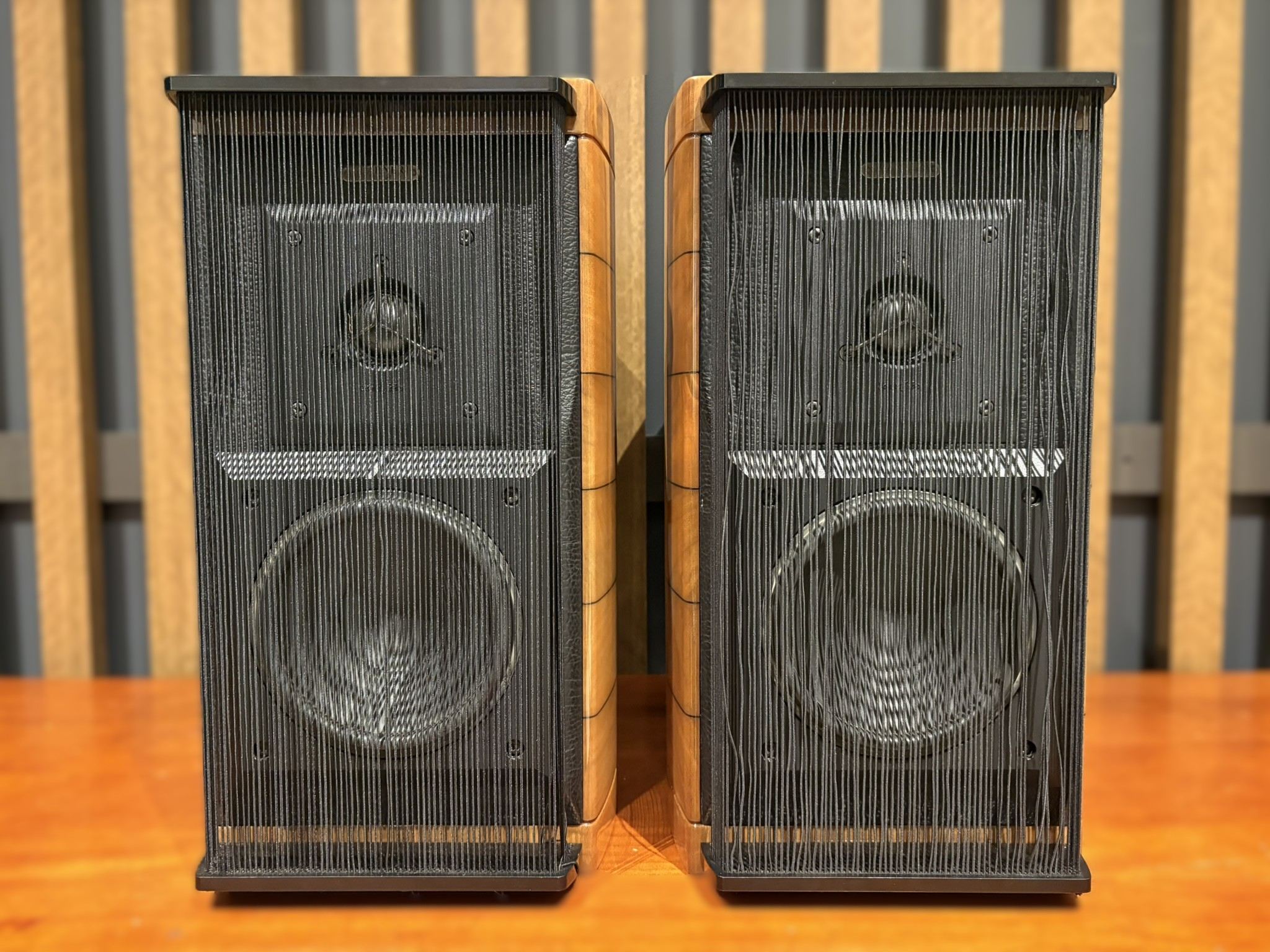 Sonus Faber Guarneri Homage Bookshelf Speakers - Consignment