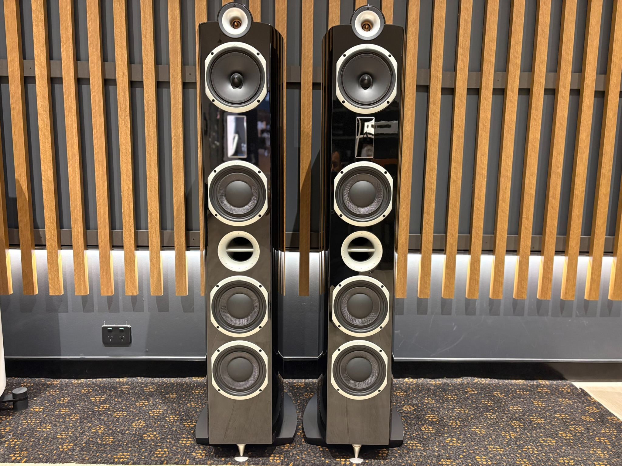 Triangle Signature Alpha Floorstanding Speakers - Consignment