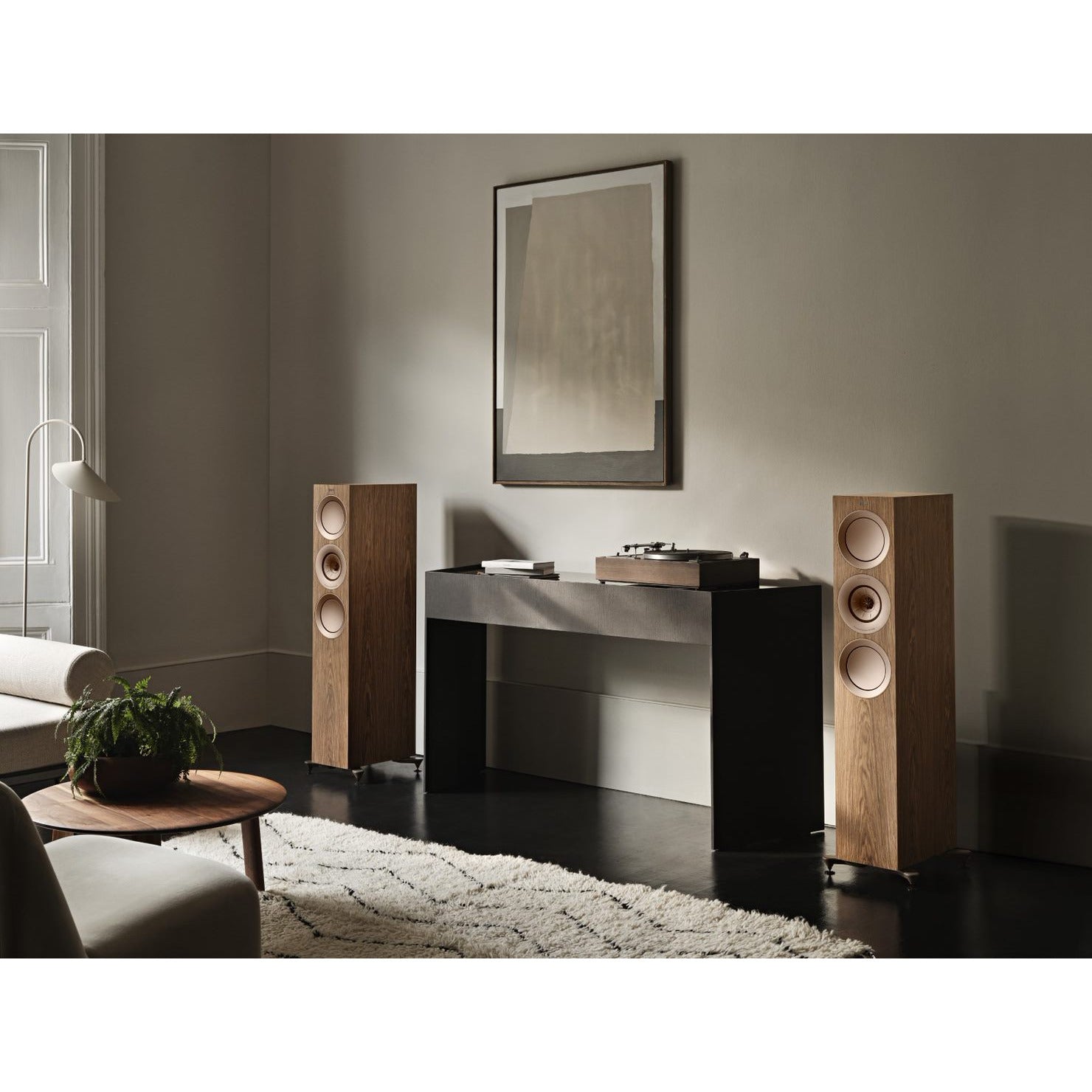 KEF R7 Meta Walnut Room