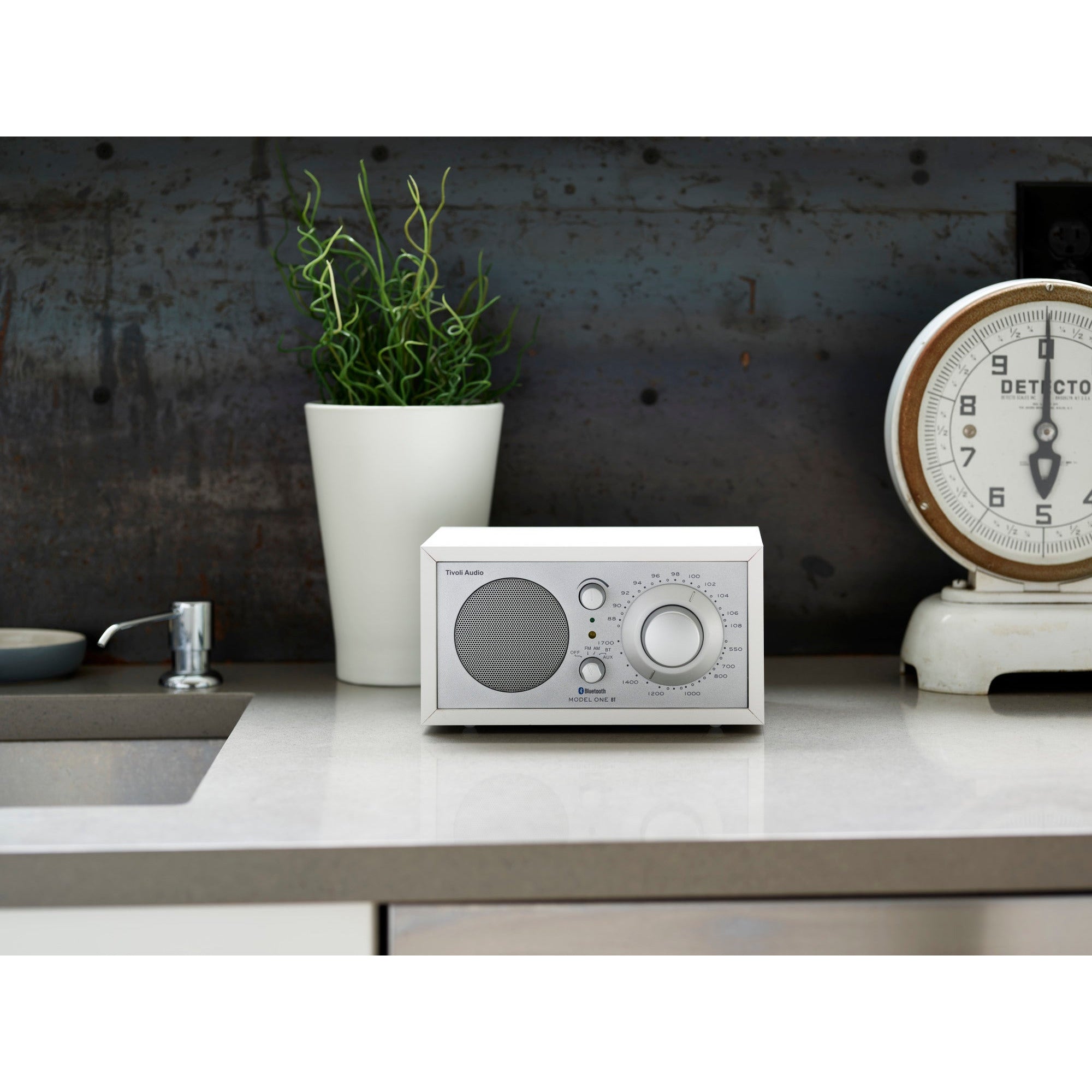 Tivoli Audio MODEL ONE BT Bluetooth AM/FM Radio