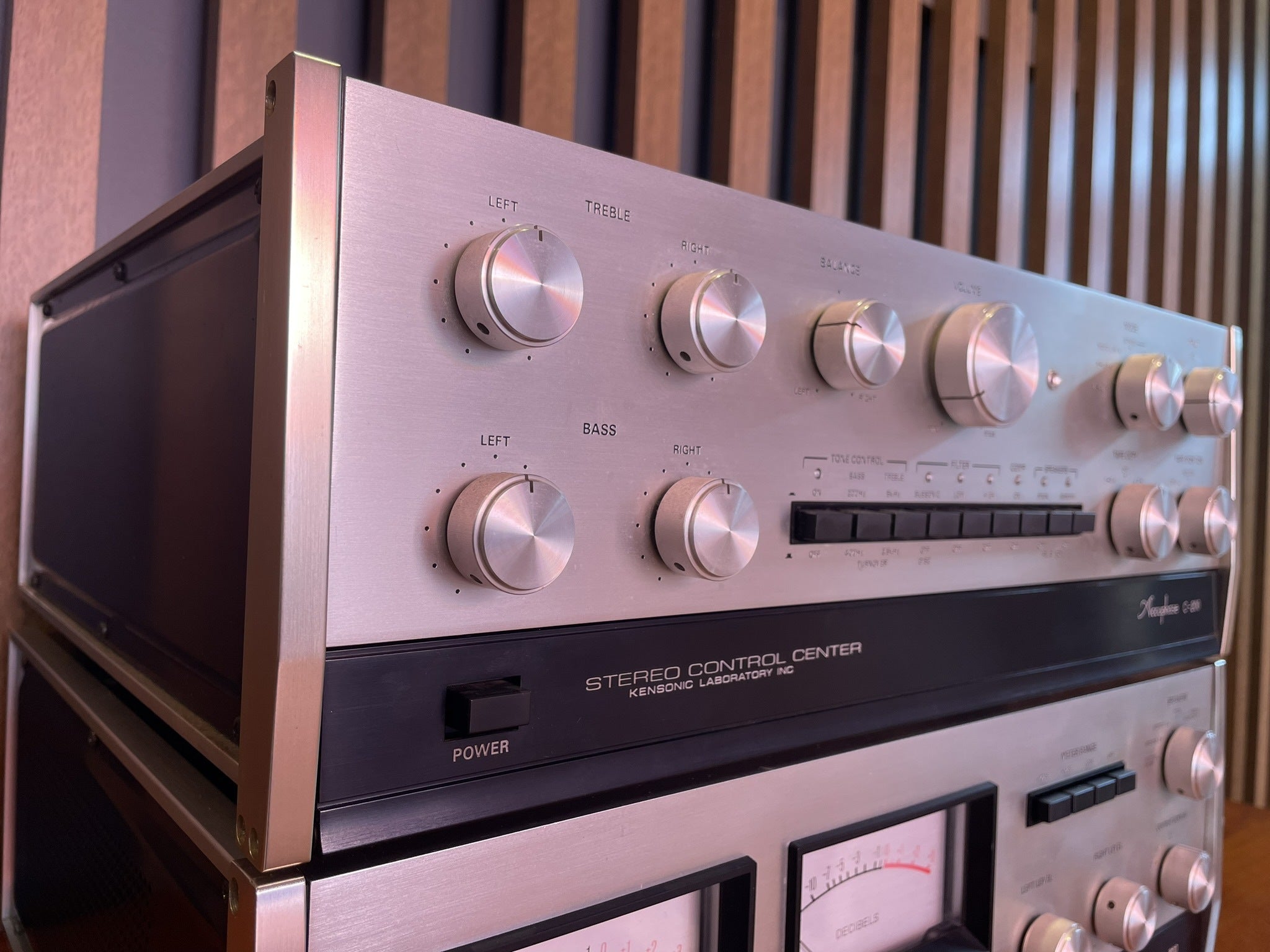 Accuphase C200 Preamplifier and P300 Power Amplifier - Consignment