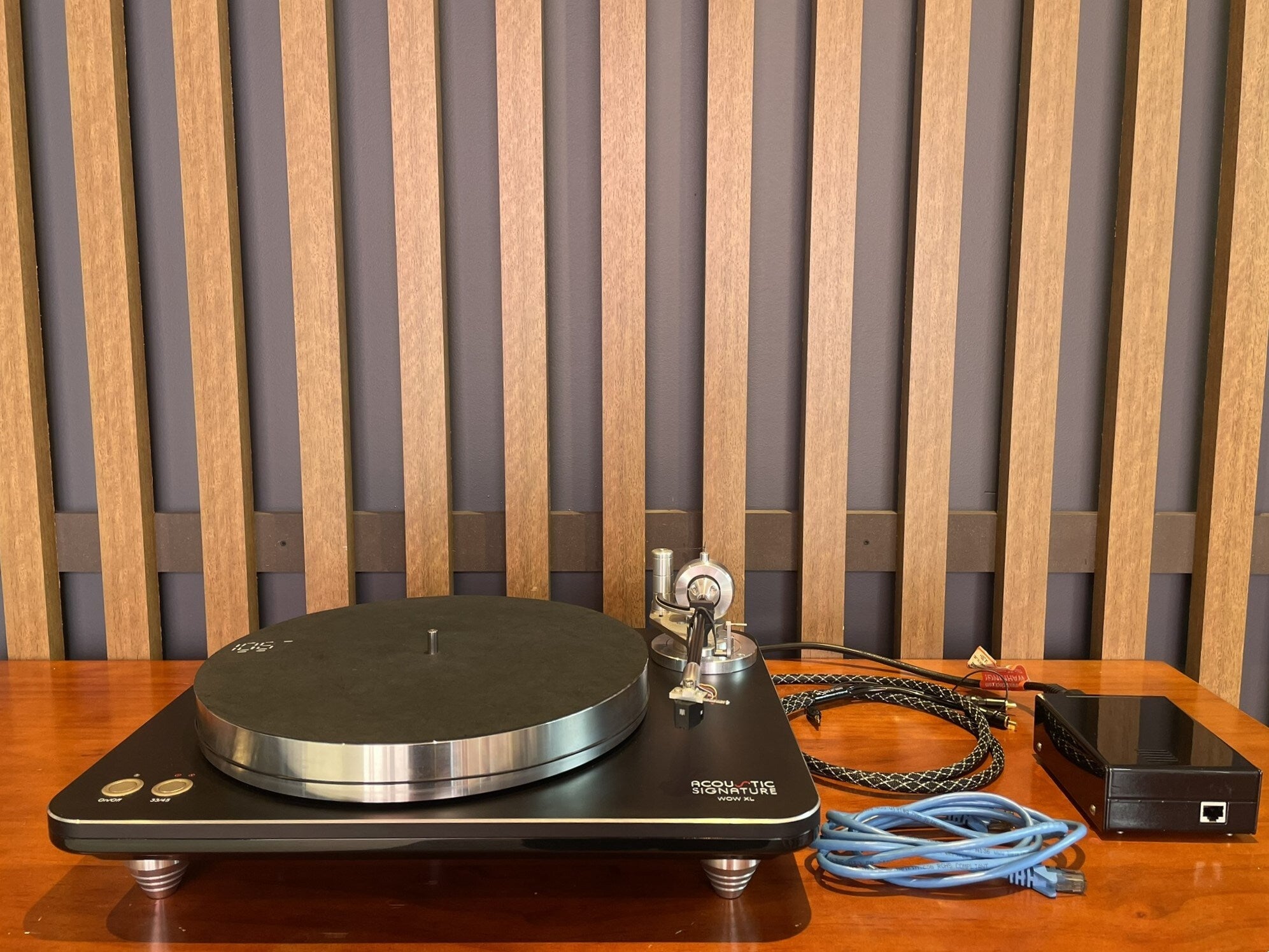 Acoustic Signature WOW XL with TA-1000 Tonearm - Consignment