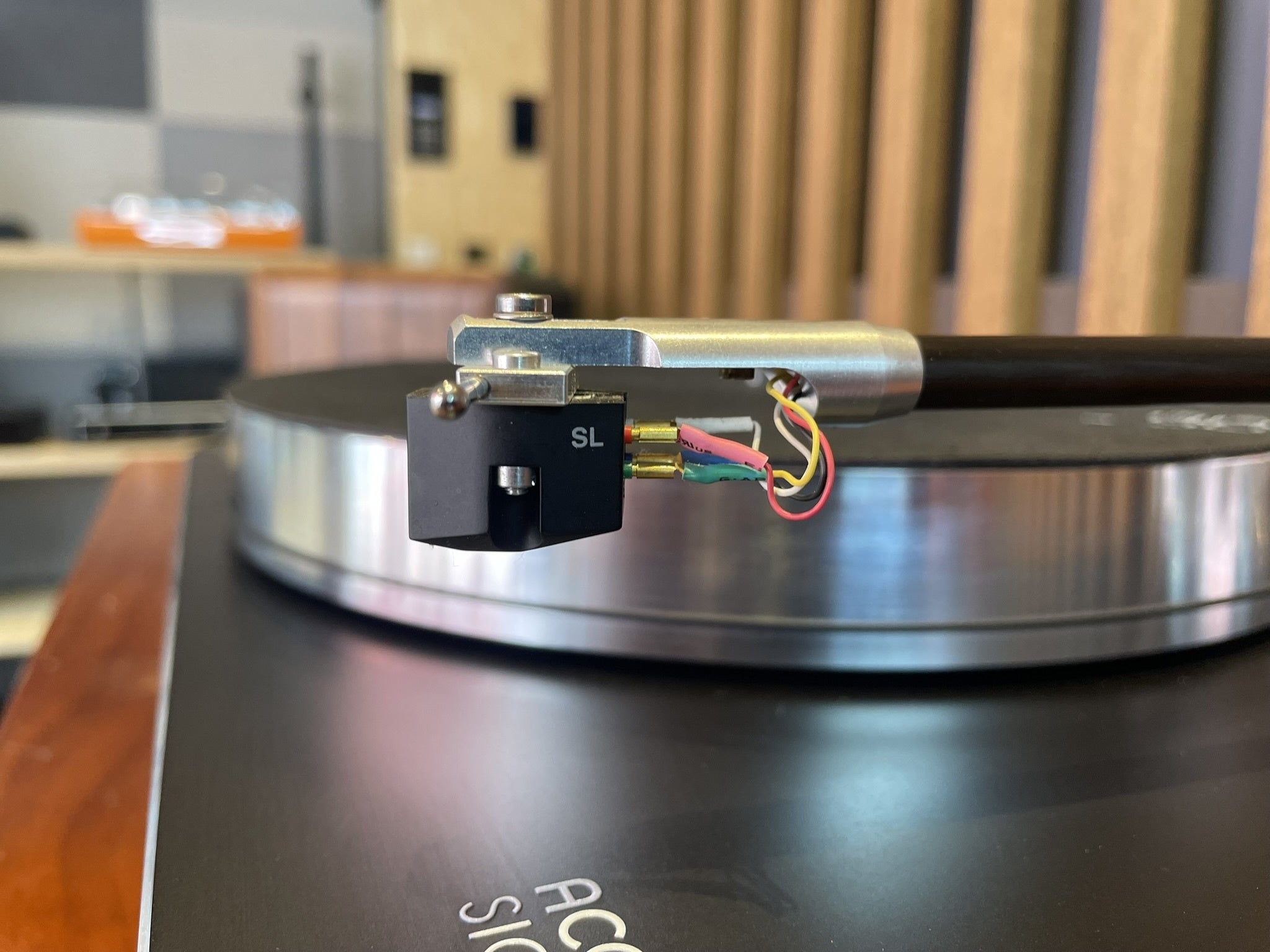 Acoustic Signature WOW XL with TA-1000 Tonearm - Consignment