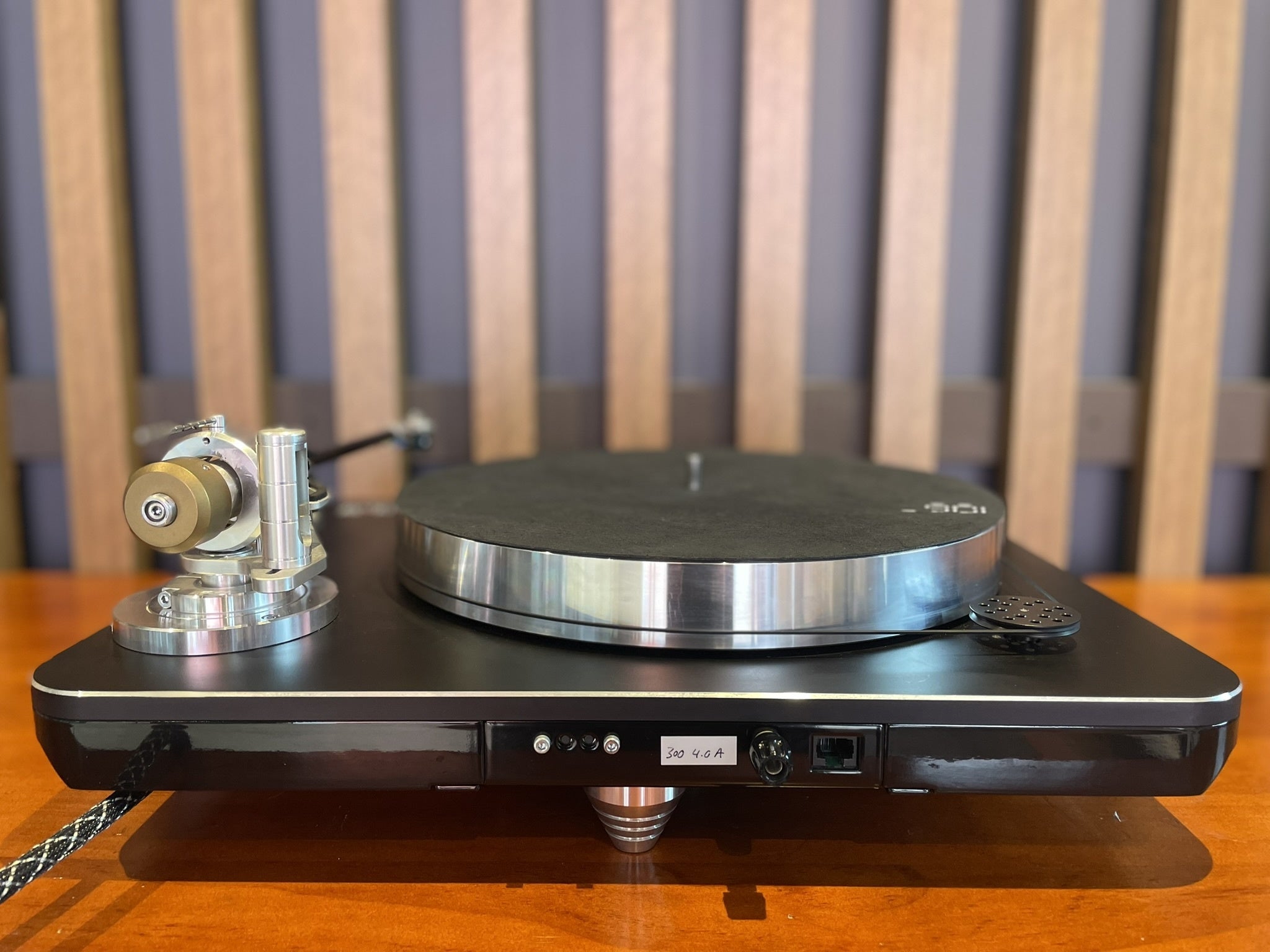 Acoustic Signature WOW XL with TA-1000 Tonearm - Consignment