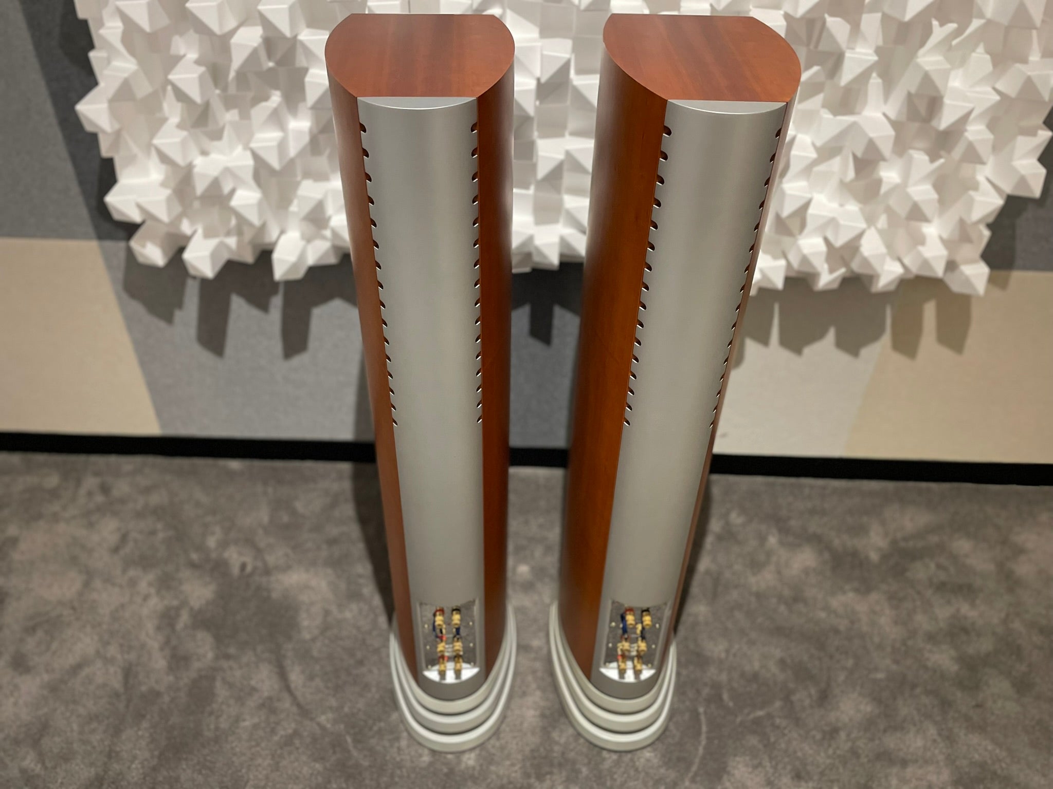 Audiovector Si6 Avantgarde Arrete Floorstanding Speakers - Consignment