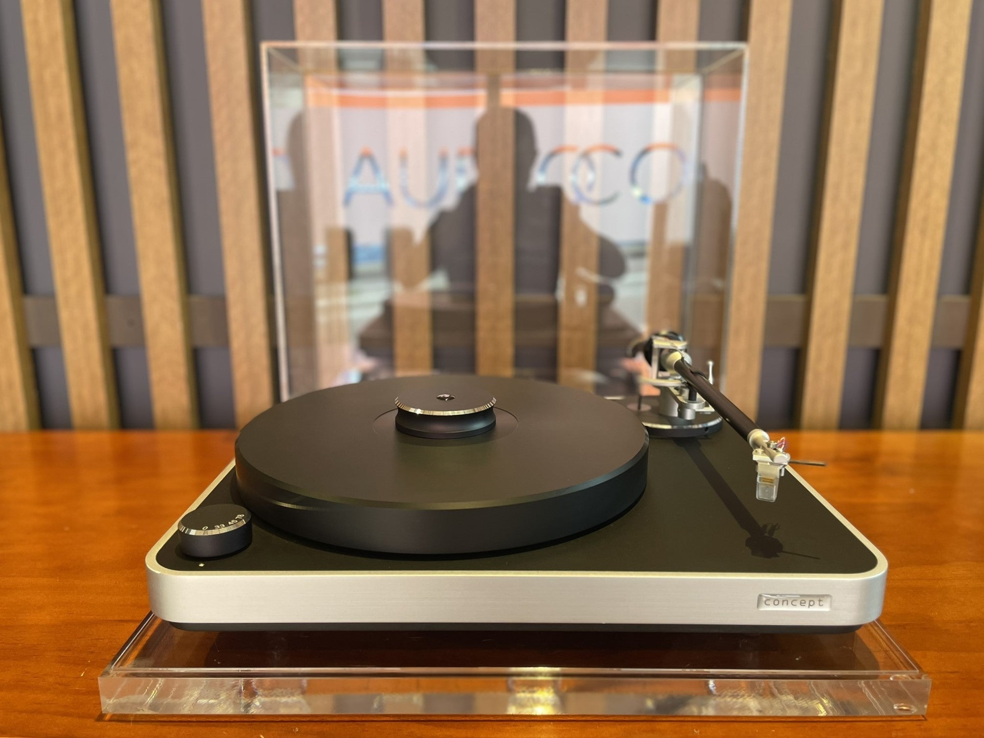 Clearaudio Concept Turntable and Custom Cover - Consignment