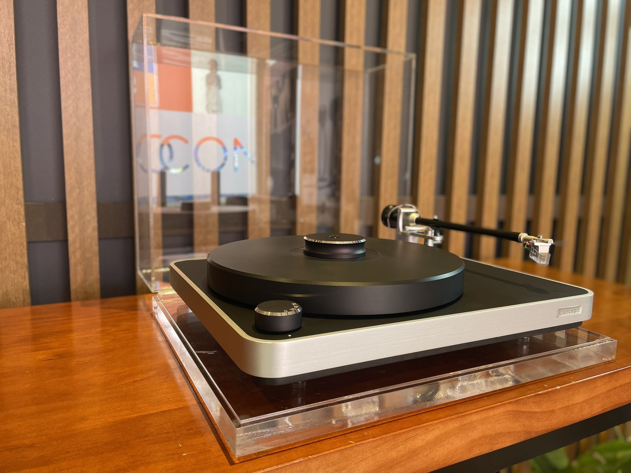 Clearaudio Concept Turntable and Custom Cover - Consignment