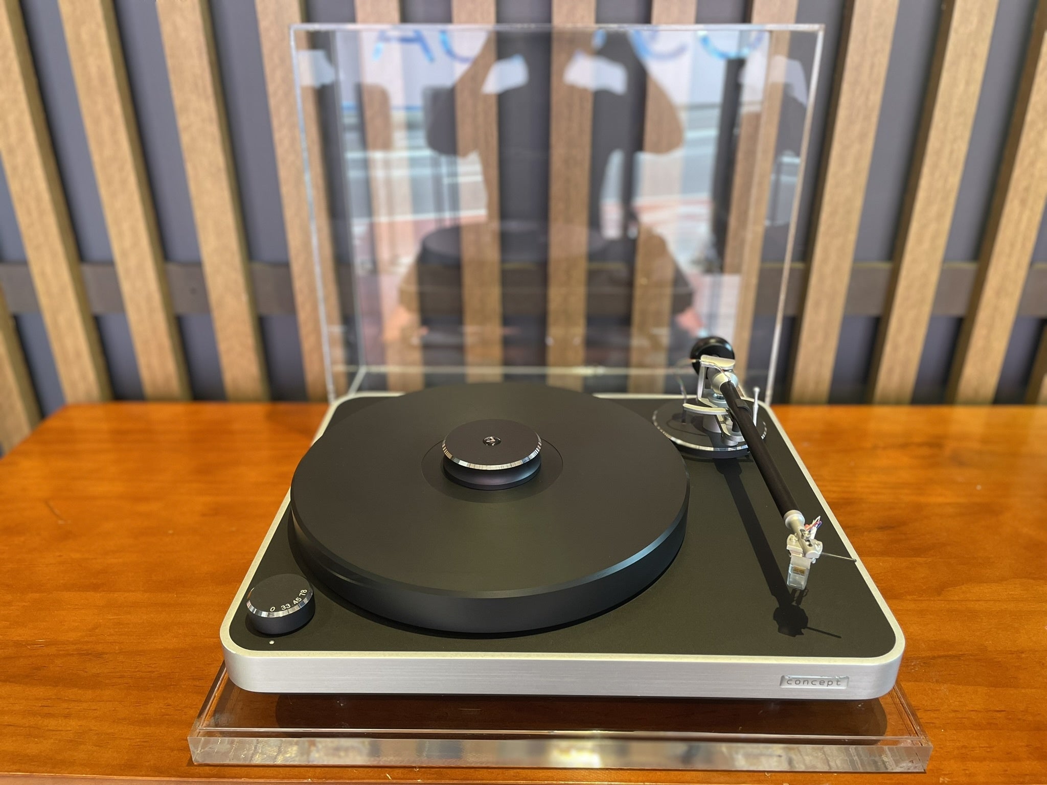 Clearaudio Concept Turntable and Custom Cover - Consignment